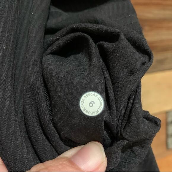 Lululemon Beyond the Studio Drawstring Crop Pants Black Size 6 Athleisure Travel - Picture 14 of 16